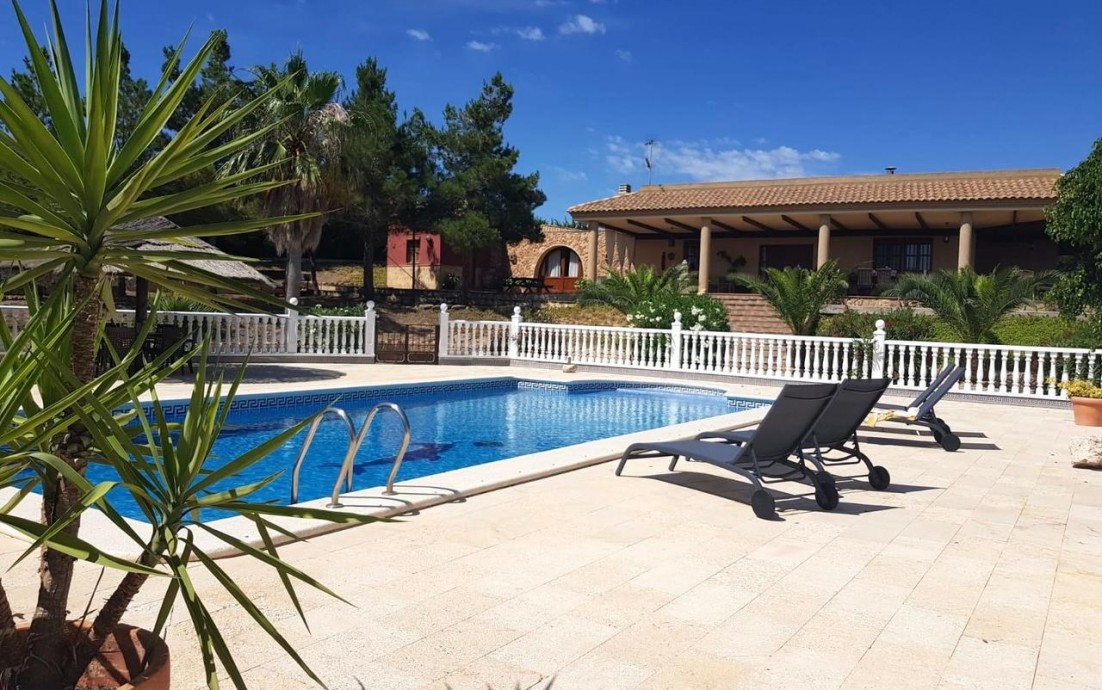 Resale - country house - El Esparragal