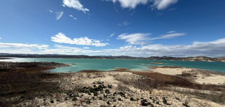 Wandelen rond Embalse de la Pedrera: natuur, rust en panoramische uitzichten