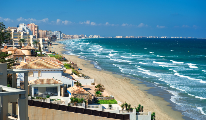 Costa Cálida: betaalbaar wonen onder de zon, maar wat kost het echt?