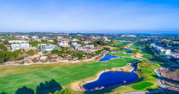Golf in Spanje: ontdek de parels van de Costa Blanca en Costa Cálida waar luxe, wonen en passie voor golf samenkomen