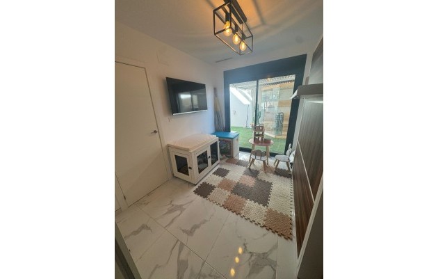 Herverkoop - Villa - Los Montesinos - La herrada