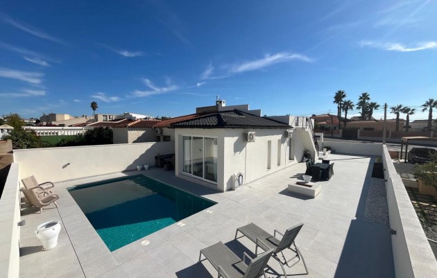 Resale - Villa - La Siesta