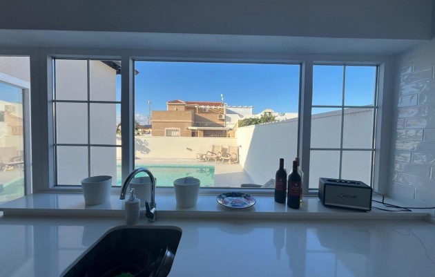 Resale - Villa - La Siesta