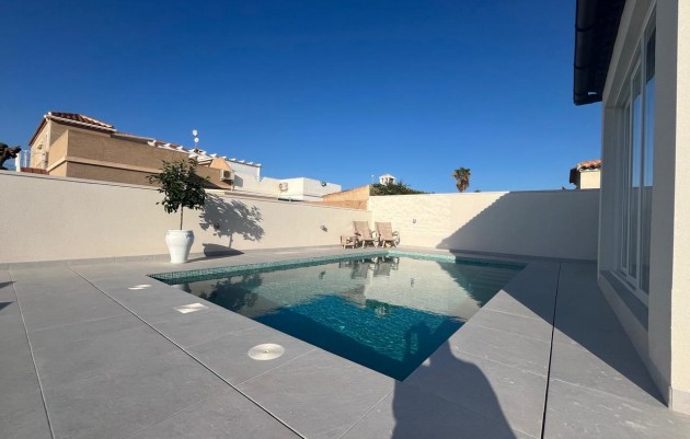 Resale - Villa - La Siesta