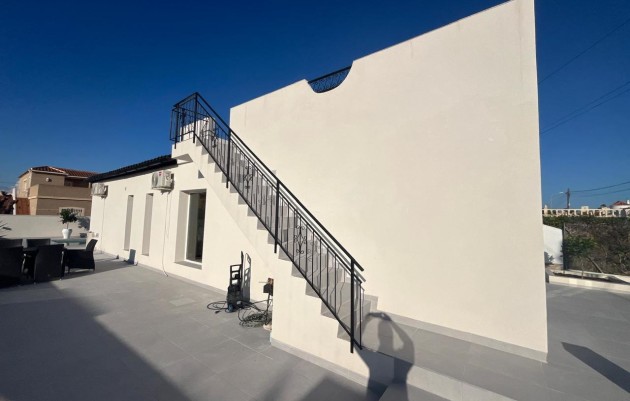 Resale - Villa - La Siesta