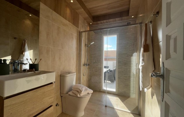 Resale - Villa - La Siesta