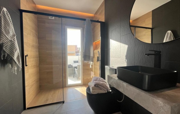 Resale - Villa - La Siesta