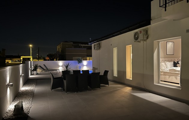 Resale - Villa - La Siesta