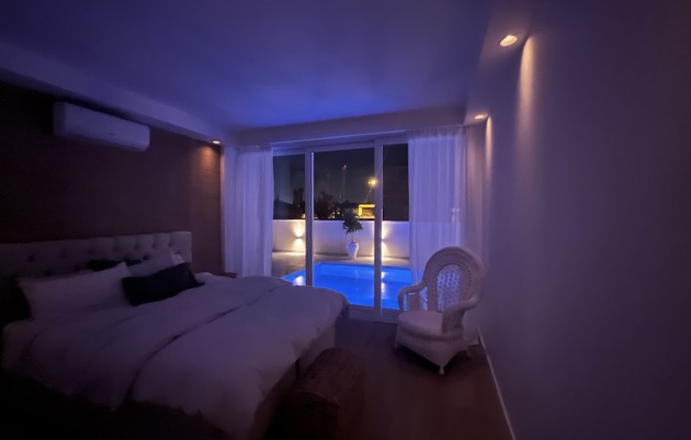 Resale - Villa - La Siesta