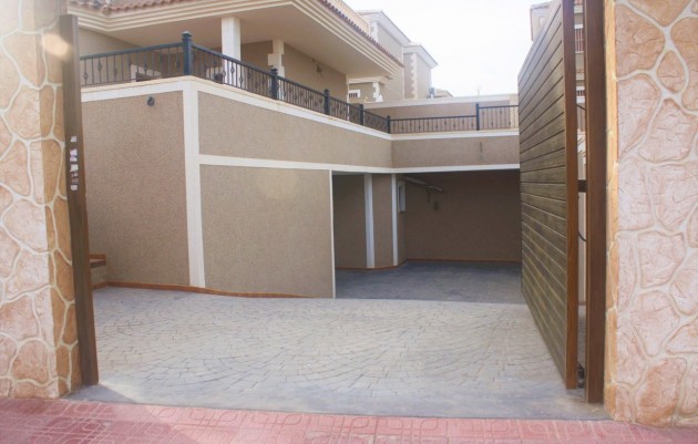 Resale - Villa - Los Altos