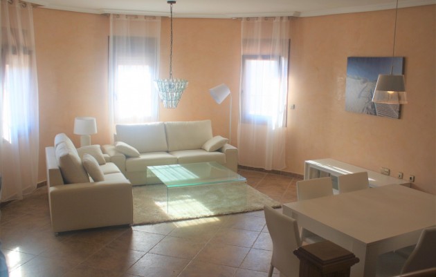 Resale - Villa - Los Altos