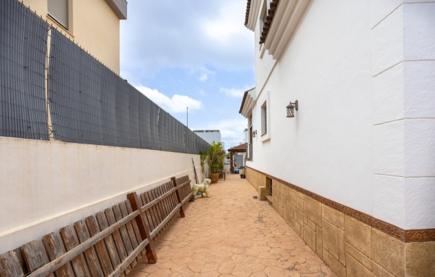 Herverkoop - Detached Villa - Los Montesinos - La herrada