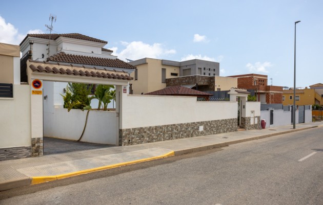Herverkoop - Detached Villa - Los Montesinos - La herrada