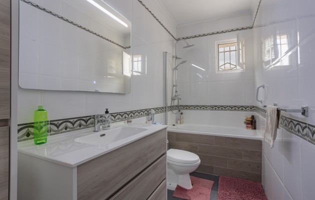 Venta - Country Property/Finca - Albatera