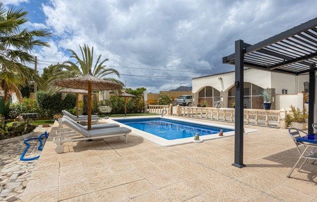 Venta - Country Property/Finca - Albatera