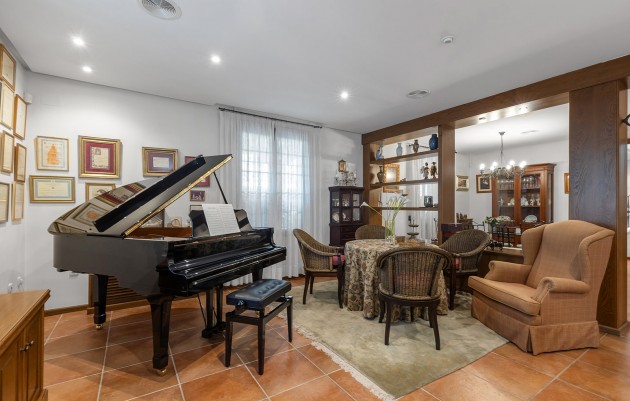 Resale - Villa - Torrevieja - La veleta