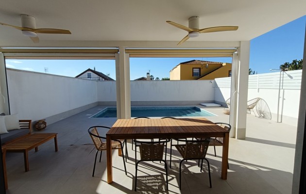 Resale - Villa - El Chaparral