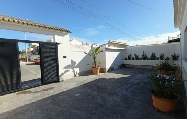 Resale - Villa - El Chaparral